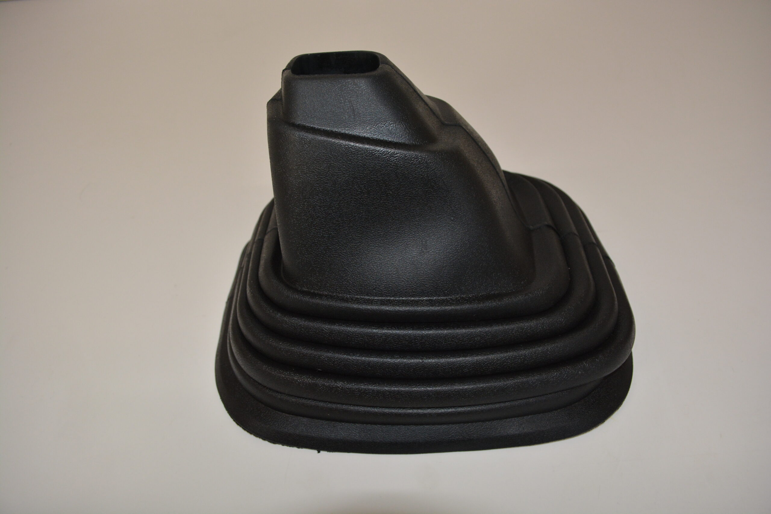 FM/FH MANUAL GEAR LEVER RUBBER COVER