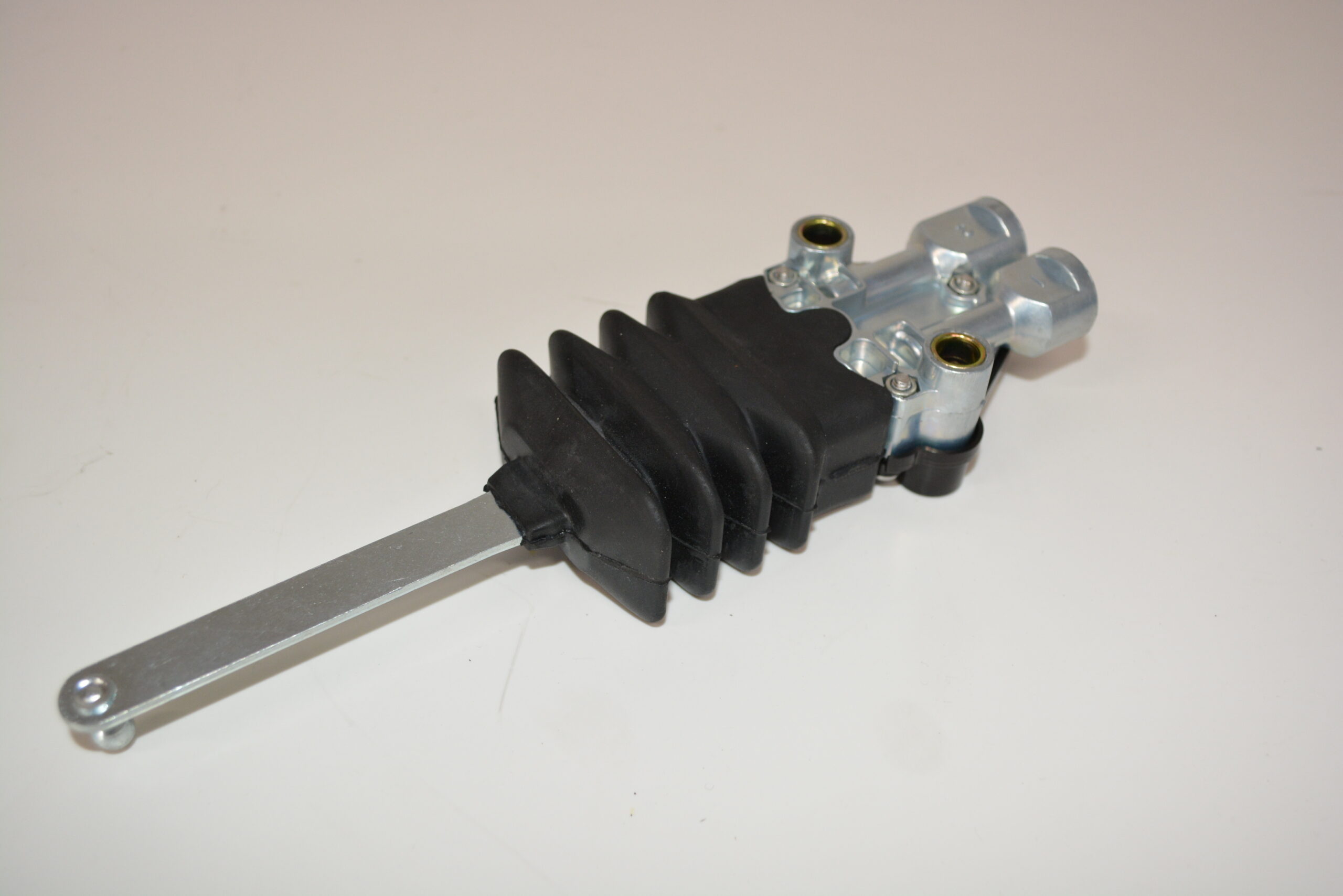 FM/FH REAR CAB SHOCK LEVEL VALVE