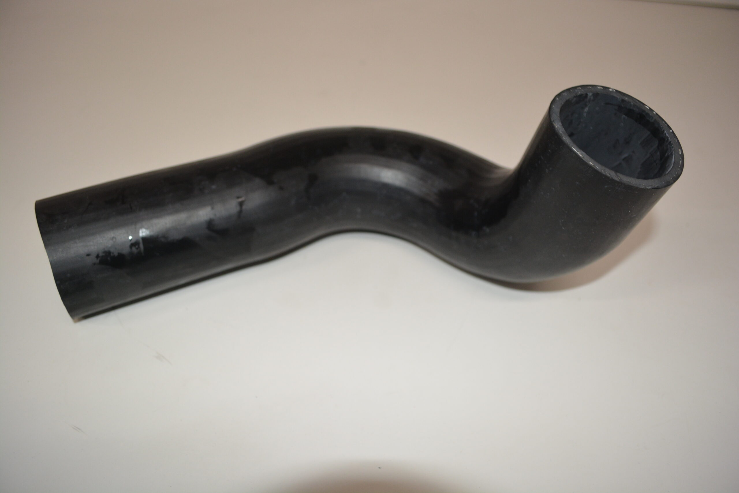 FM12/FH12 UPPER RADIATOR HOSE