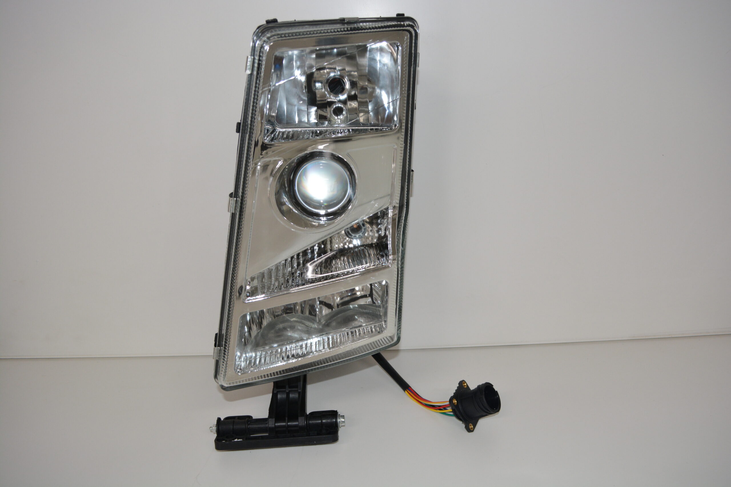 FM/FH LHS HEADLIGHT
