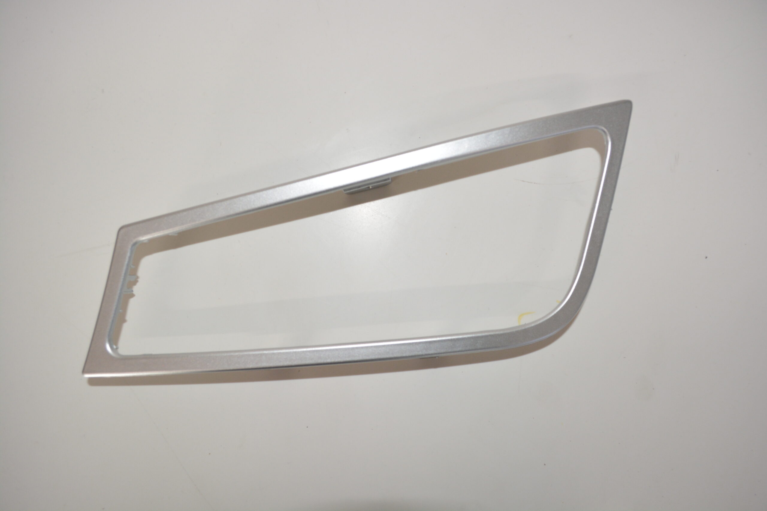 FM/FH LHS FOG LAMP SURROUND