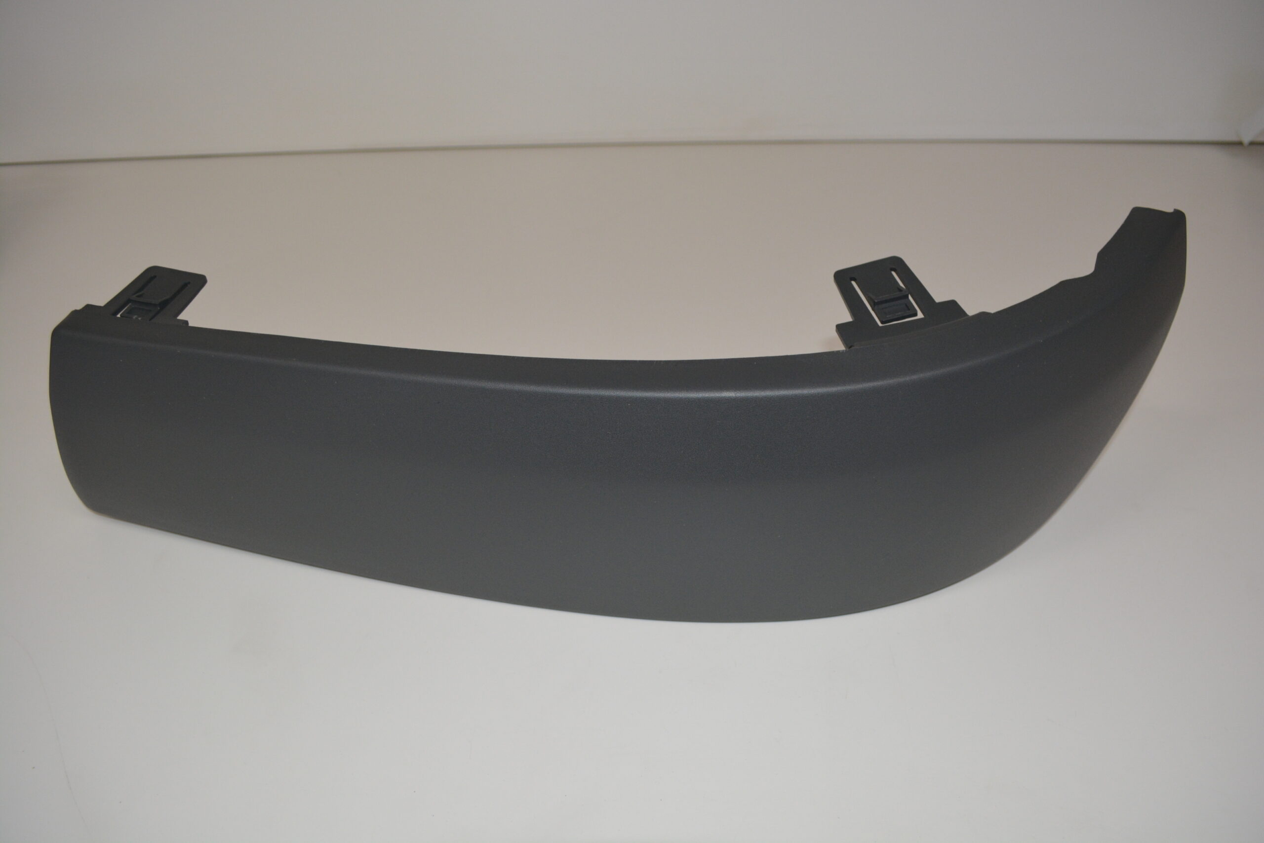 FM4/FH4 LHS FRONT BUMPER BAR (GREY PLASTIC)
