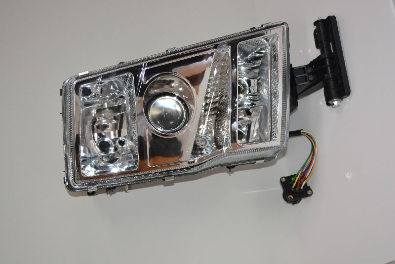 FM/FH HEADLIGHT RHS