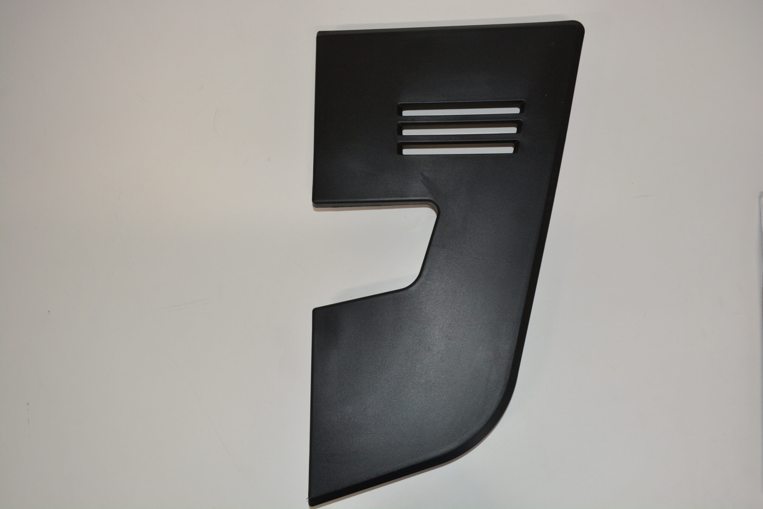 FH/13L/16L LOWER GRILLE COVER LHS