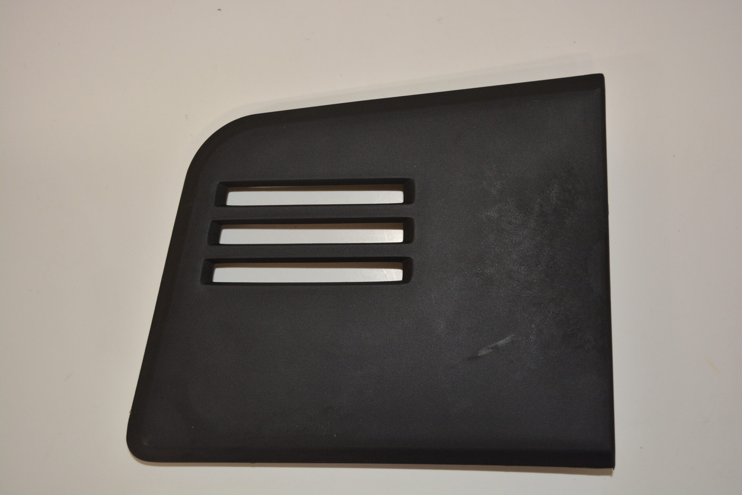 FM/FH/V3 GRILLE COVER LHS UPPER