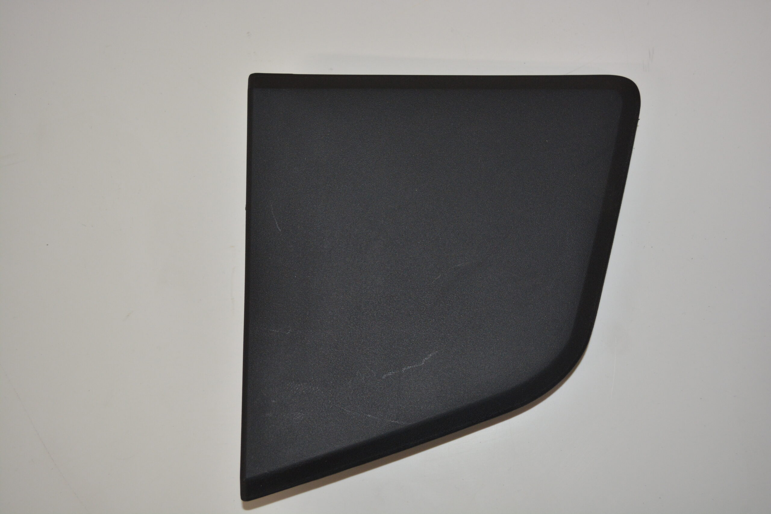 FM/FH/V3 GRILLE COVER LHS LOWER