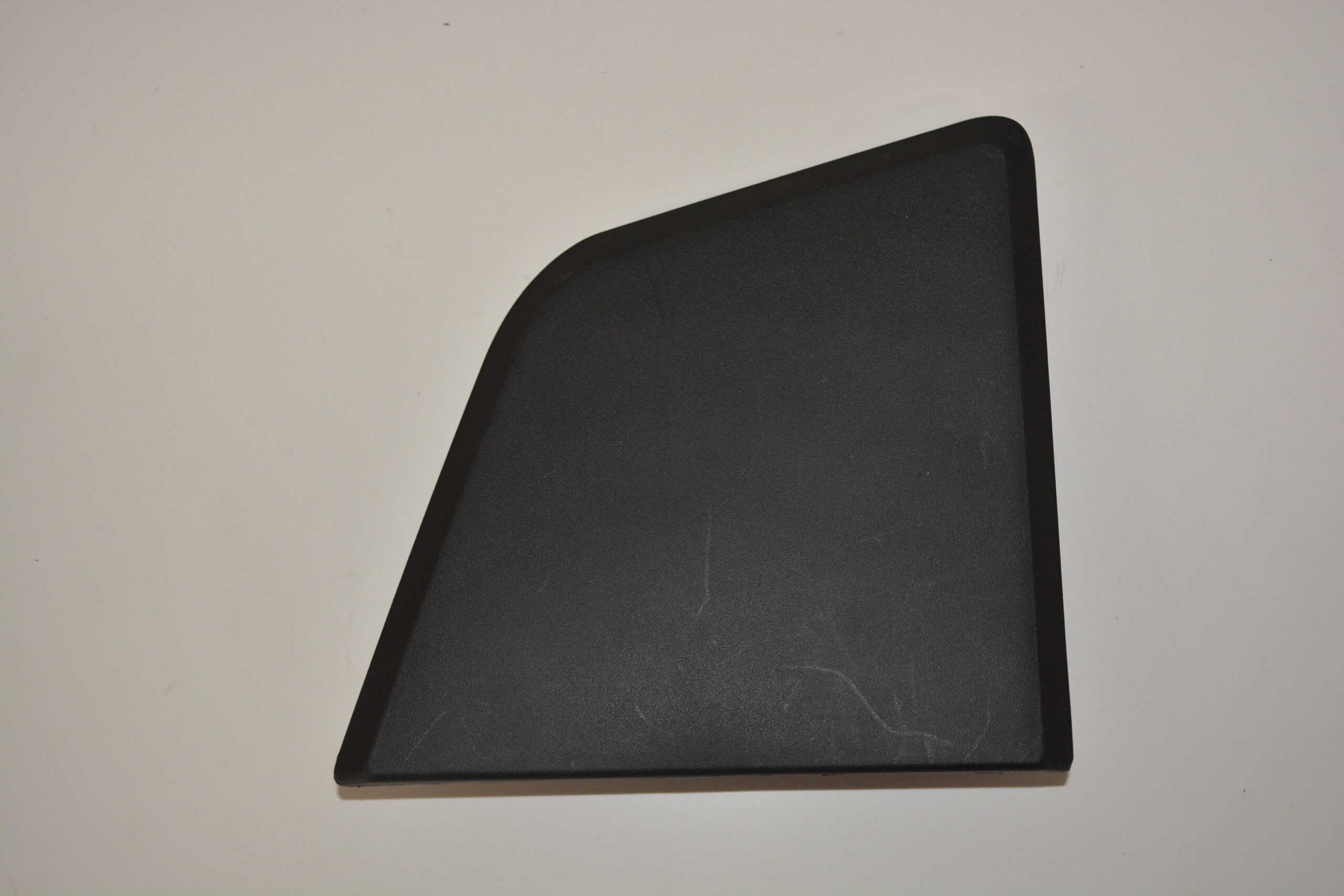 FM/FH/V3 GRILLE COVER RHS LOWER