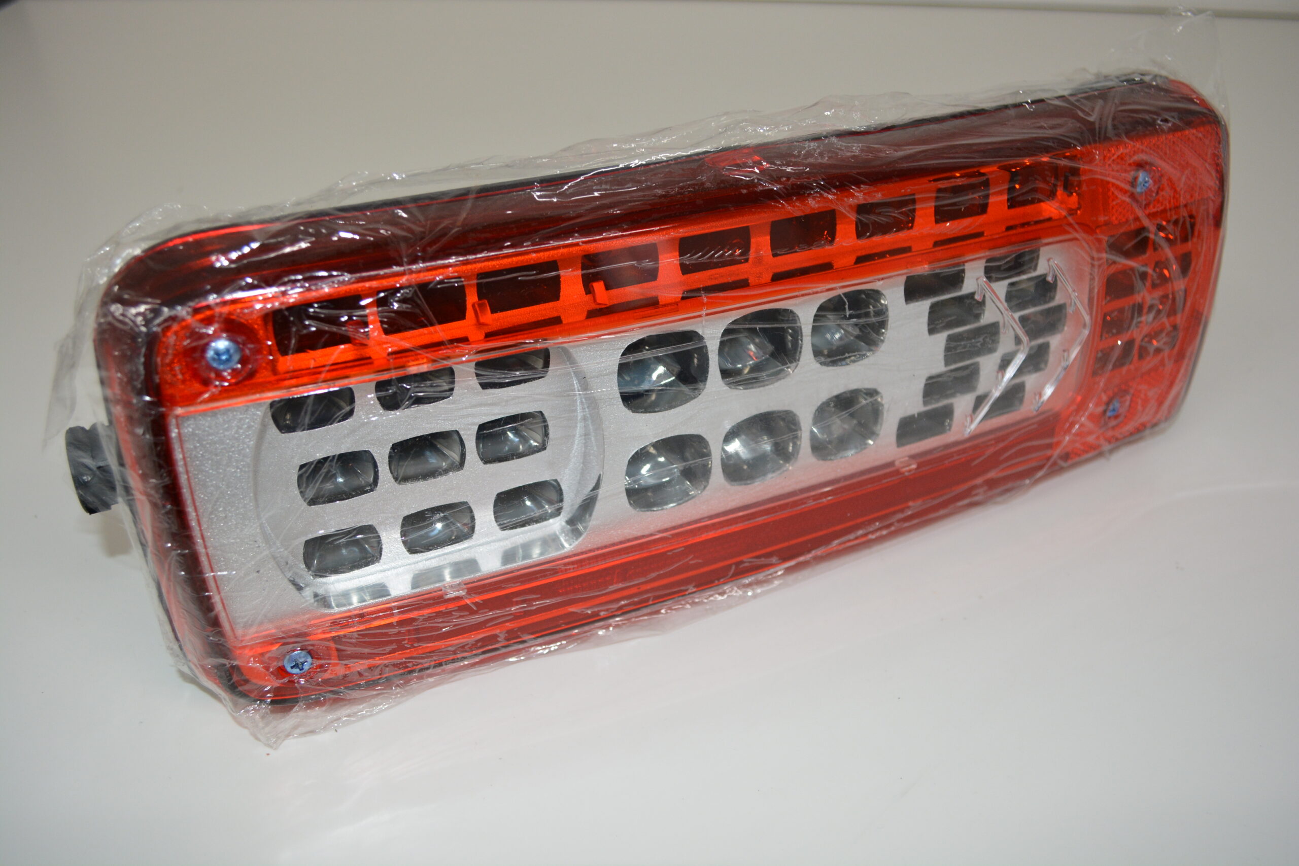 FM4/FH4 RH TAIL LAMP SHORT WITH REVERSE BUZZER (L.E.D)