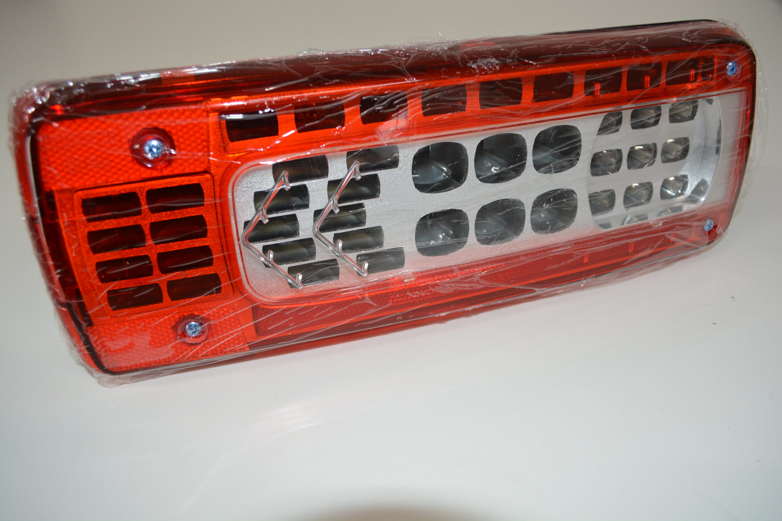 FM4/FH4 LH TAIL LAMP SHORT WITH NUMBER PLATE LIGHT (L.E.D)